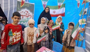 ادارات کتابخانه های عمومی شهرستان های استان تهران با برپایی غرفه در مسیر راهپیمایی میزبان دوستداران کتاب شدند