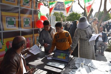 غرفه اداره کل فارس در مسیر راهپیمایی 22 بهمن