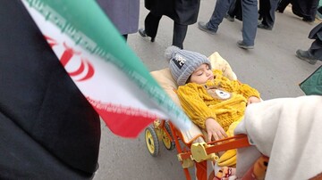 حضور مدیرکل، روسای ادارات، کارکنان و کتابداران کتابخانه‌های عمومی لرستان در راهپیمایی ۲۲ بهمن