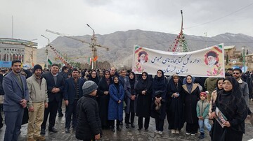 حضور مدیرکل، روسای ادارات، کارکنان و کتابداران کتابخانه‌های عمومی لرستان در راهپیمایی ۲۲ بهمن