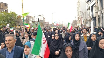 حضور مدیرکل، روسای ادارات، کارکنان و کتابداران کتابخانه‌های عمومی لرستان در راهپیمایی ۲۲ بهمن