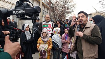 حضور مدیرکل، روسای ادارات، کارکنان و کتابداران کتابخانه‌های عمومی لرستان در راهپیمایی ۲۲ بهمن