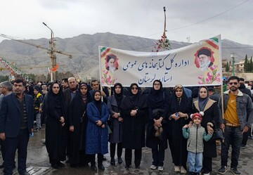 حضور مدیرکل، روسای ادارات، کارکنان و کتابداران کتابخانه‌های عمومی لرستان در راهپیمایی ۲۲ بهمن