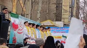 حضور مدیرکل، روسای ادارات، کارکنان و کتابداران کتابخانه‌های عمومی لرستان در راهپیمایی ۲۲ بهمن