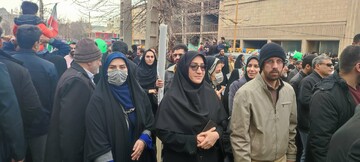 حضور مدیرکل، روسای ادارات، کارکنان و کتابداران کتابخانه‌های عمومی لرستان در راهپیمایی ۲۲ بهمن