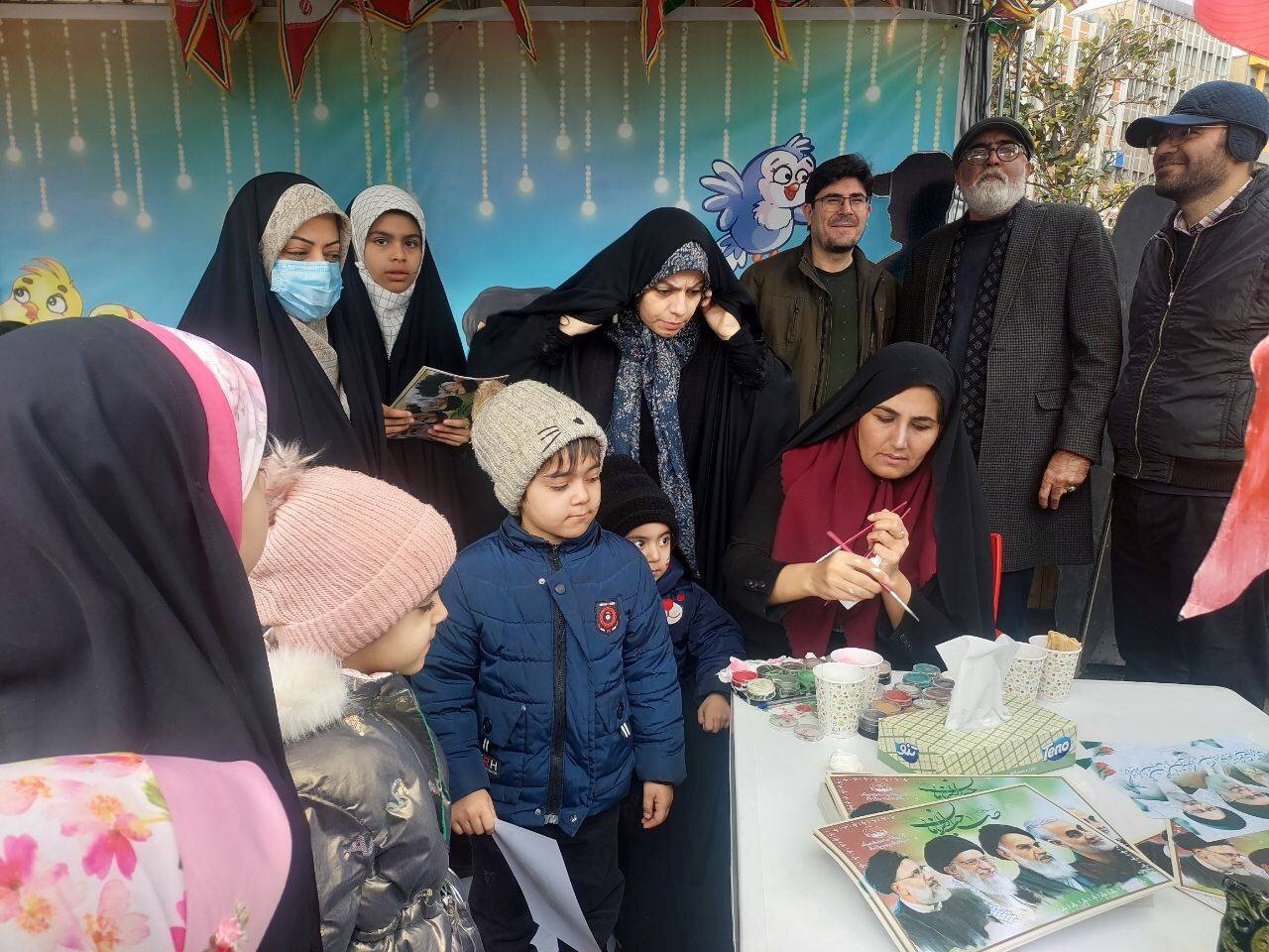 غرفه ادارهکل کتابخانههای عمومی استان تهران در راهپیمایی ۲۲ بهمن تماشایی شد