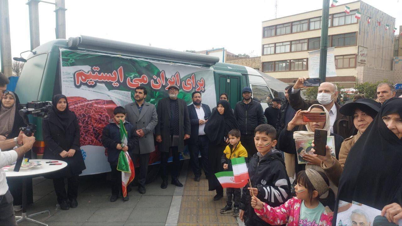 غرفه ادارهکل کتابخانههای عمومی استان تهران در راهپیمایی ۲۲ بهمن تماشایی شد