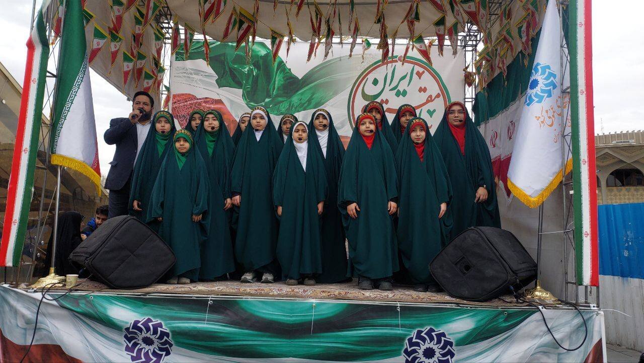 غرفه ادارهکل کتابخانههای عمومی استان تهران در راهپیمایی ۲۲ بهمن تماشایی شد