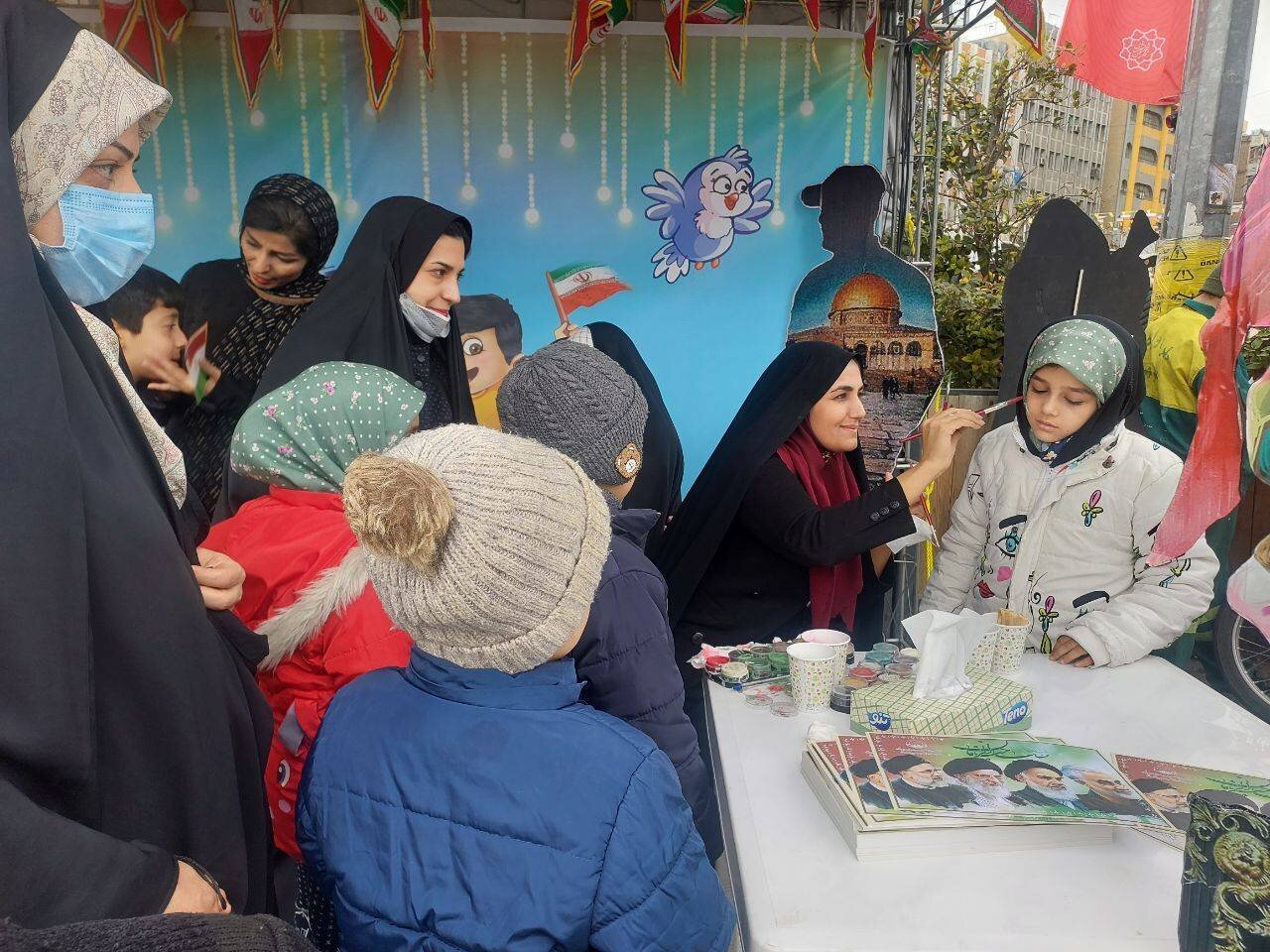 غرفه ادارهکل کتابخانههای عمومی استان تهران در راهپیمایی ۲۲ بهمن تماشایی شد