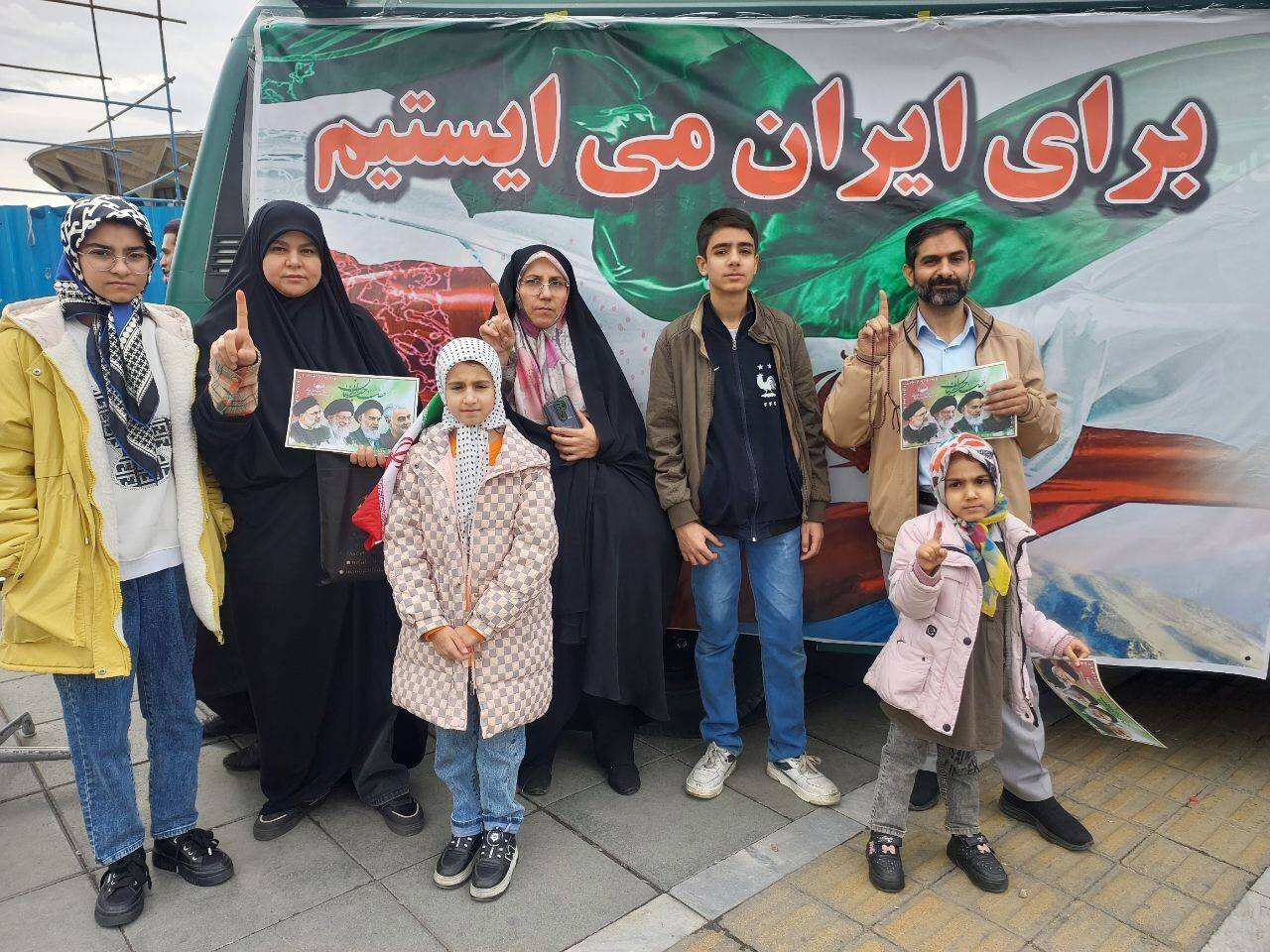 غرفه ادارهکل کتابخانههای عمومی استان تهران در راهپیمایی ۲۲ بهمن تماشایی شد