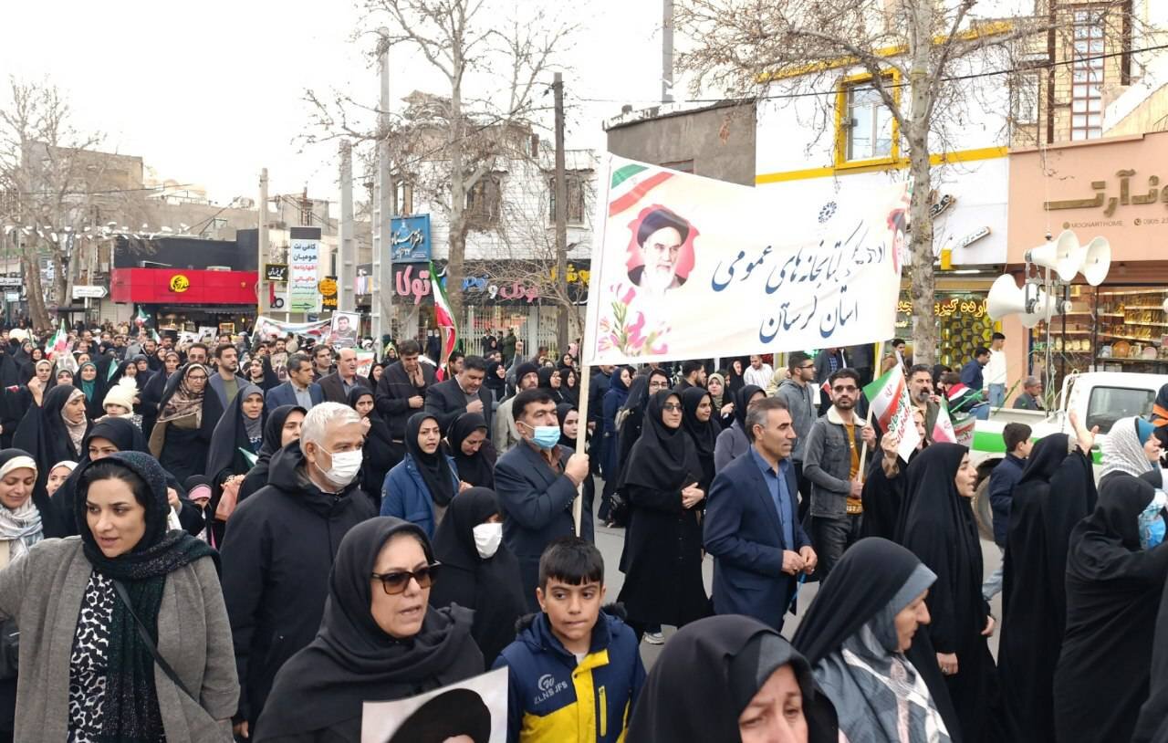 حضور مدیرکل، روسای ادارات، کارکنان و کتابداران کتابخانه‌های عمومی لرستان در راهپیمایی ۲۲ بهمن