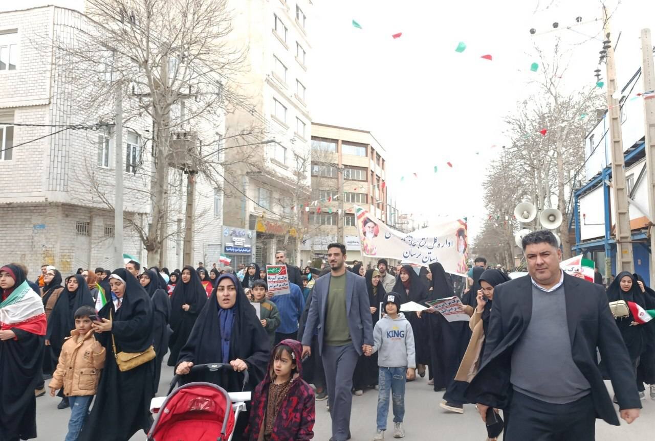 حضور مدیرکل، روسای ادارات، کارکنان و کتابداران کتابخانه‌های عمومی لرستان در راهپیمایی ۲۲ بهمن