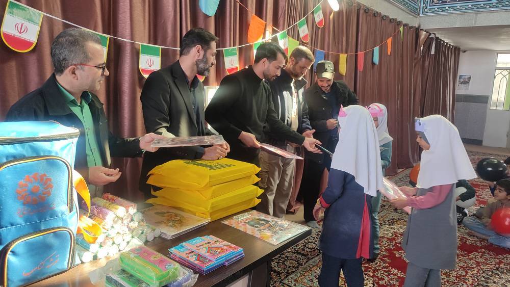 سفیران کتاب به روستای مختاران رسید