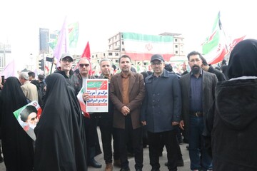 حضور سرپرست اداره کل کتابخانه های عمومی استان خراسان رضوی در راهپیمایی یوم الله ۲۲بهمن