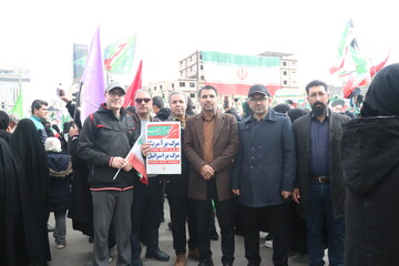 حضور سرپرست اداره کل کتابخانه های عمومی استان خراسان رضوی در راهپیمایی یوم الله ۲۲بهمن