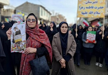 حضور پرشور مدیرکل و خانواده بزرگ کتابخانه‌های عمومی آذربایجان‌غربی در راهپیمایی ۲۲ بهمن