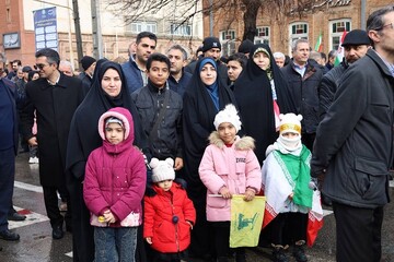 حضور پرشور مدیرکل و خانواده بزرگ کتابخانه‌های عمومی آذربایجان‌غربی در راهپیمایی ۲۲ بهمن