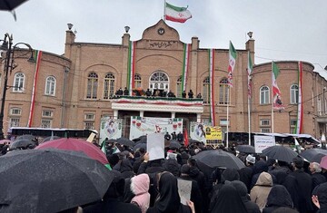 حضور پرشور مدیرکل و خانواده بزرگ کتابخانه‌های عمومی آذربایجان‌غربی در راهپیمایی ۲۲ بهمن