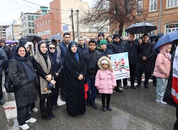 حضور پرشور مدیرکل و خانواده بزرگ کتابخانه‌های عمومی آذربایجان‌غربی در راهپیمایی ۲۲ بهمن