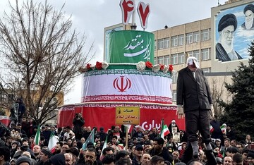 حضور پرشور مدیرکل و خانواده بزرگ کتابخانه‌های عمومی آذربایجان‌غربی در راهپیمایی ۲۲ بهمن