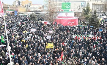 حضور پرشور مدیرکل و خانواده بزرگ کتابخانه‌های عمومی آذربایجان‌غربی در راهپیمایی ۲۲ بهمن