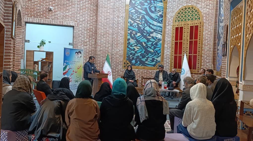 محفل شعر انقلاب با حضور شاعران برجسته لرستانی