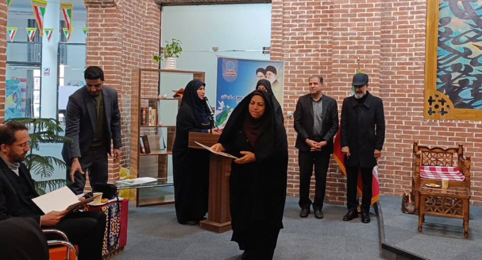 محفل شعر انقلاب با حضور شاعران برجسته لرستانی