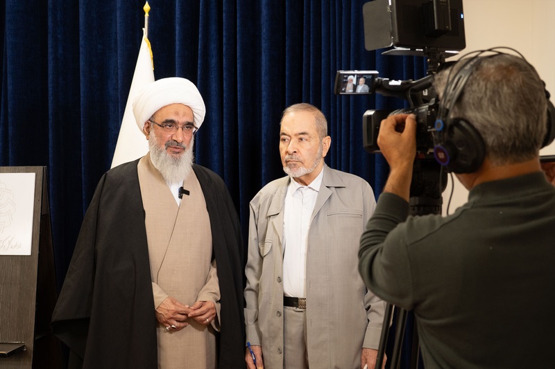 تجلیل از پنج دهه مجاهدت حاج عبدالله فاتحی و رونمایی از کتاب «تمنّادار» در بوشهر