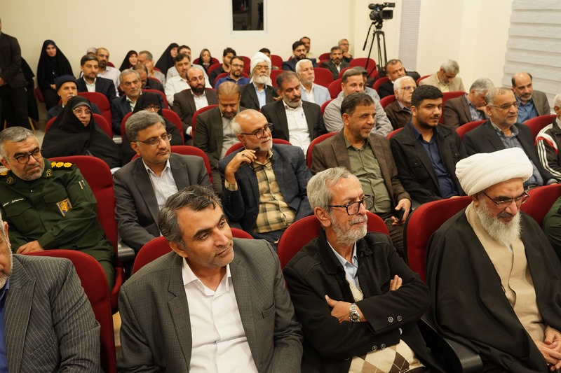 تجلیل از پنج دهه مجاهدت حاج عبدالله فاتحی و رونمایی از کتاب «تمنّادار» در بوشهر