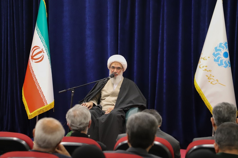 تجلیل از پنج دهه مجاهدت حاج عبدالله فاتحی و رونمایی از کتاب «تمنّادار» در بوشهر