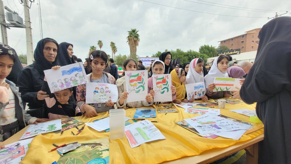 غرفه کتابخانههای عمومی خوزستان در مسیر راهپیمایی ۲۲ بهمن برپا شد