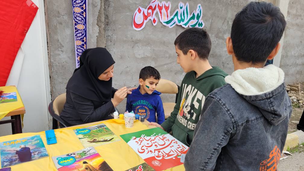 غرفه کتابخانههای عمومی خوزستان در مسیر راهپیمایی ۲۲ بهمن برپا شد
