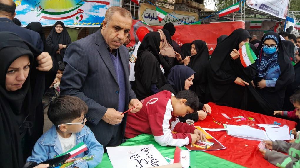 غرفه کتابخانههای عمومی خوزستان در مسیر راهپیمایی ۲۲ بهمن برپا شد