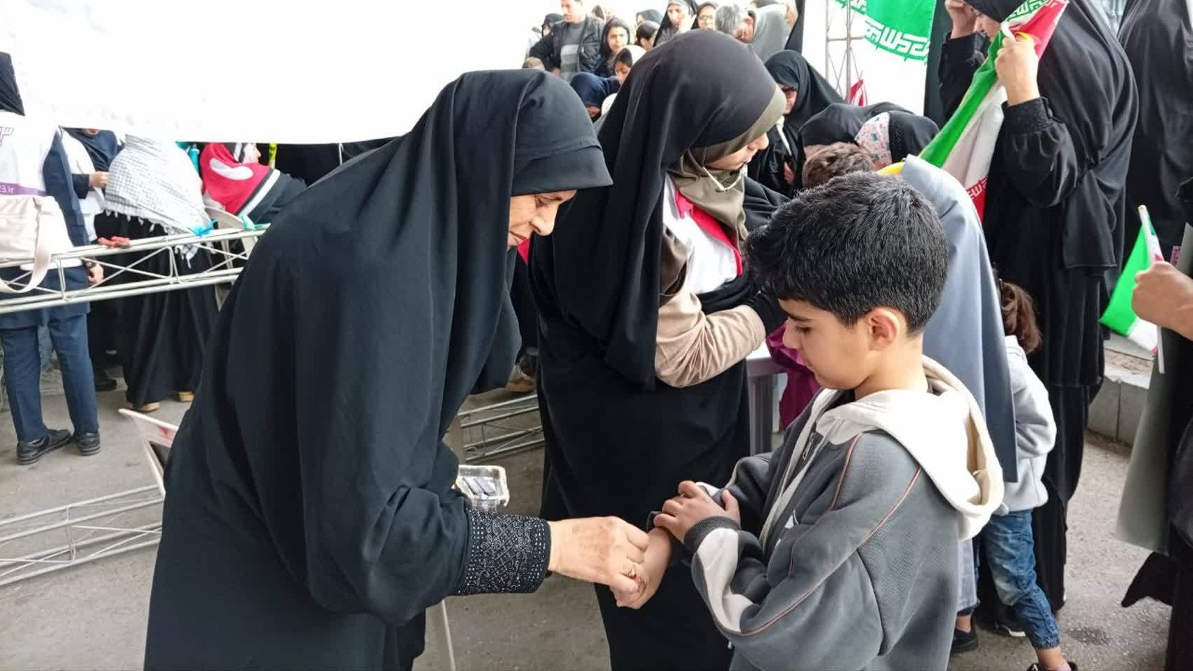 غرفه کتابخانههای عمومی خوزستان در مسیر راهپیمایی ۲۲ بهمن برپا شد