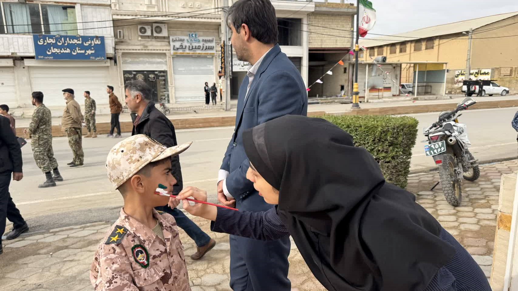 غرفه کتابخانه‌های عمومی خوزستان در مسیر راهپیمایی ۲۲ بهمن برپا شد