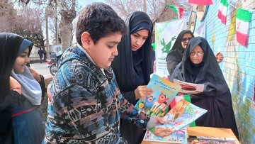 گزارش تصویری:تجلی تعهد کارکنان کتابخانه‌های عمومی استان اصفهان در راهپیمایی و فعالیت‌های میدانی ۲۲ بهمن1404