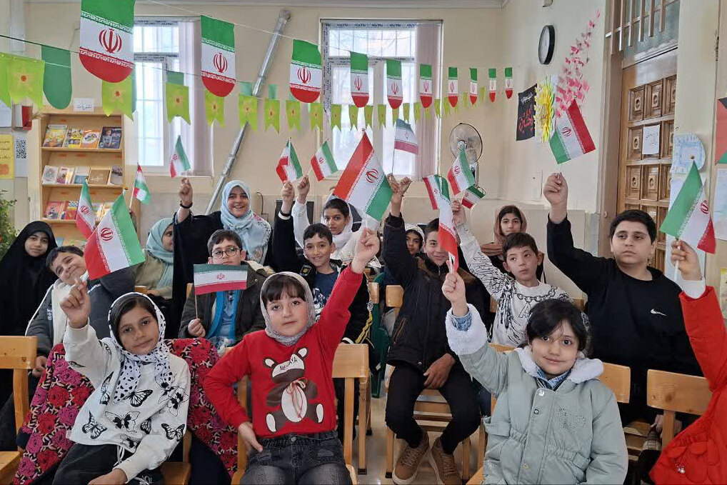 برنامههای متنوع دهه فجر در کتابخانههای عمومی استان مرکزی