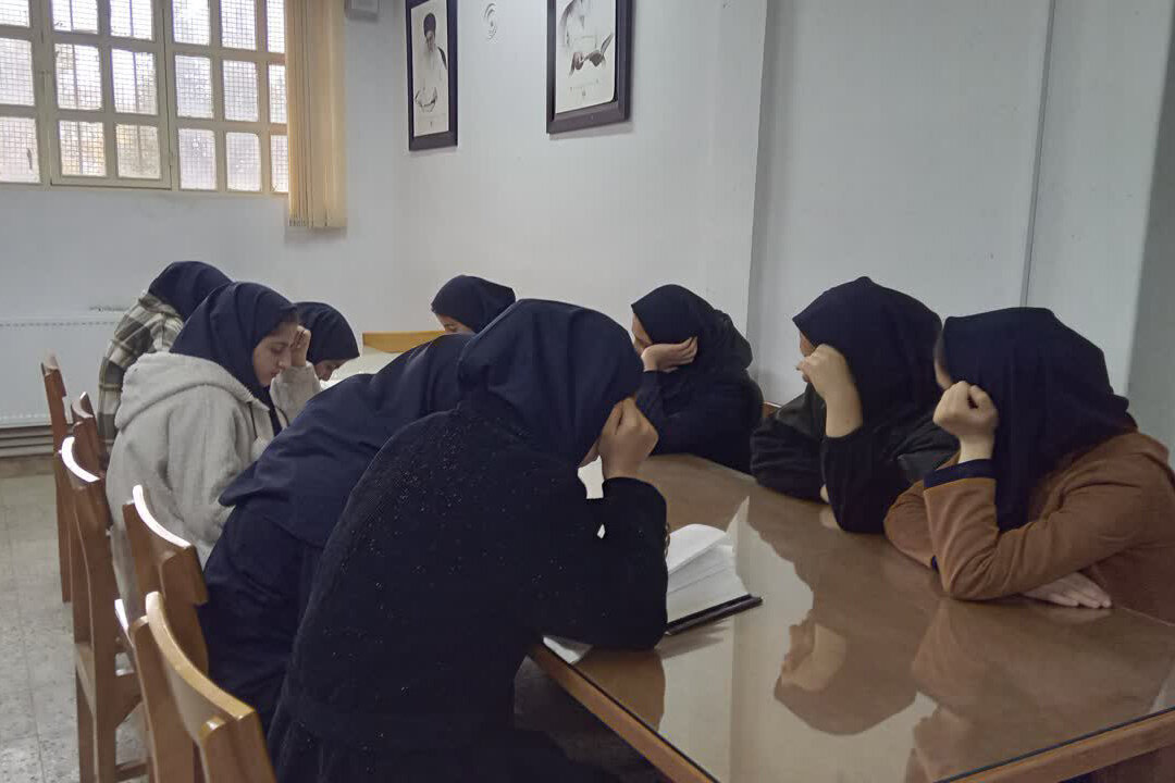 جشن انقلاب با طعم کتاب و هنر در کتابخانه‌های عمومی استان مرکزی