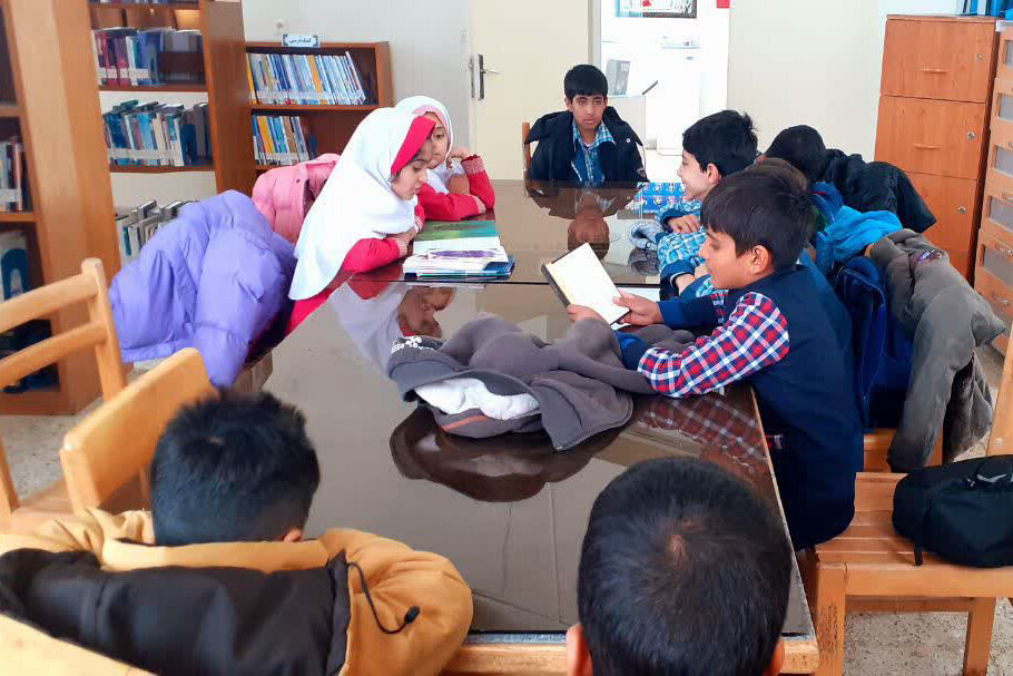 جشن انقلاب با طعم کتاب و هنر در کتابخانه‌های عمومی استان مرکزی