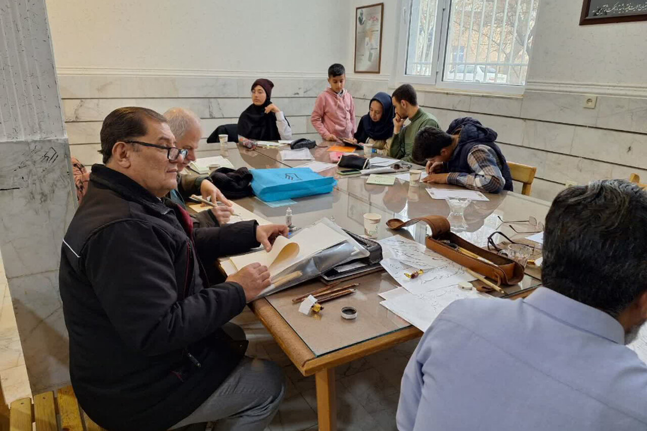 جشن انقلاب با طعم کتاب و هنر در کتابخانههای عمومی استان مرکزی