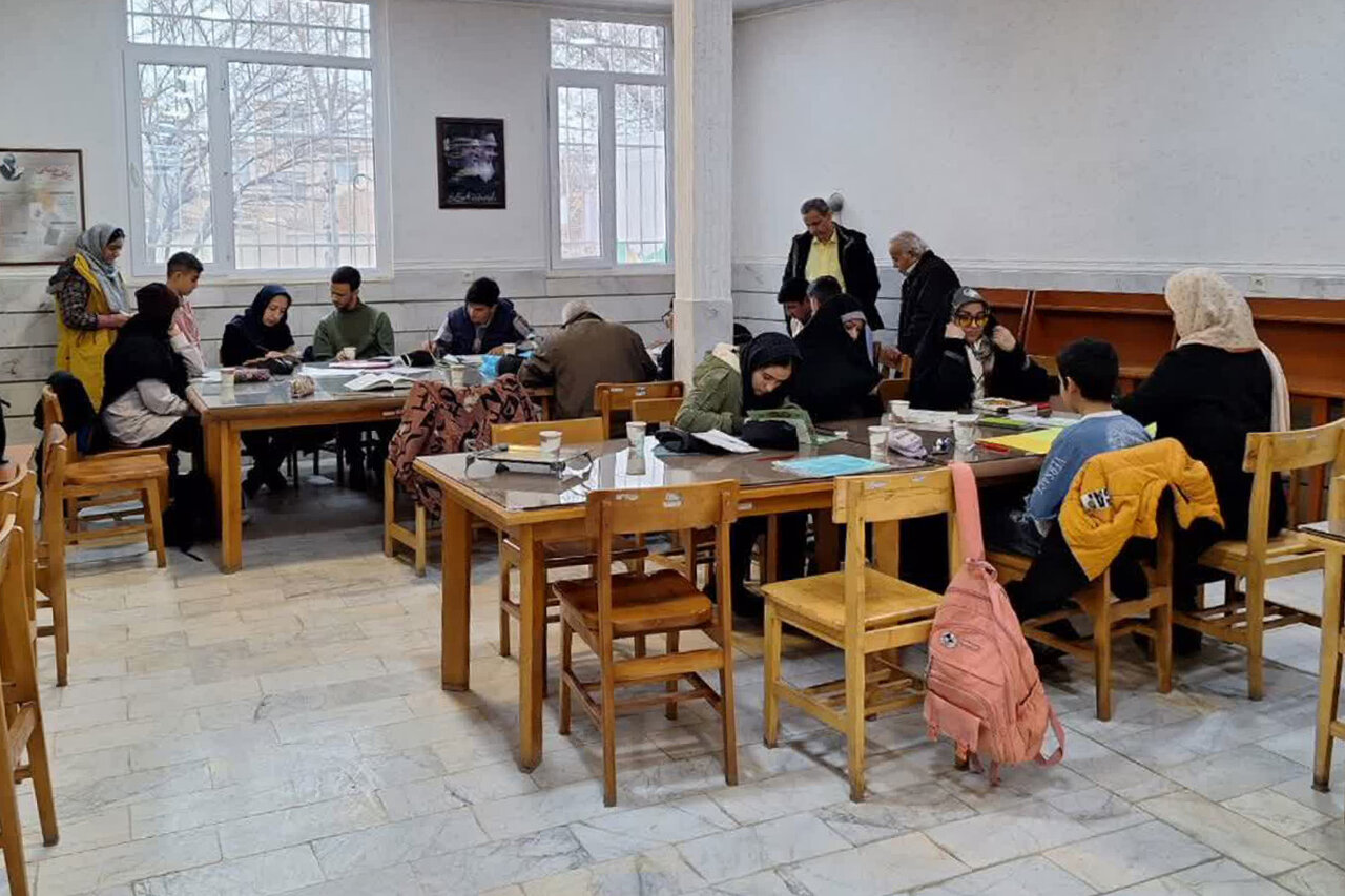 جشن انقلاب با طعم کتاب و هنر در کتابخانه‌های عمومی استان مرکزی