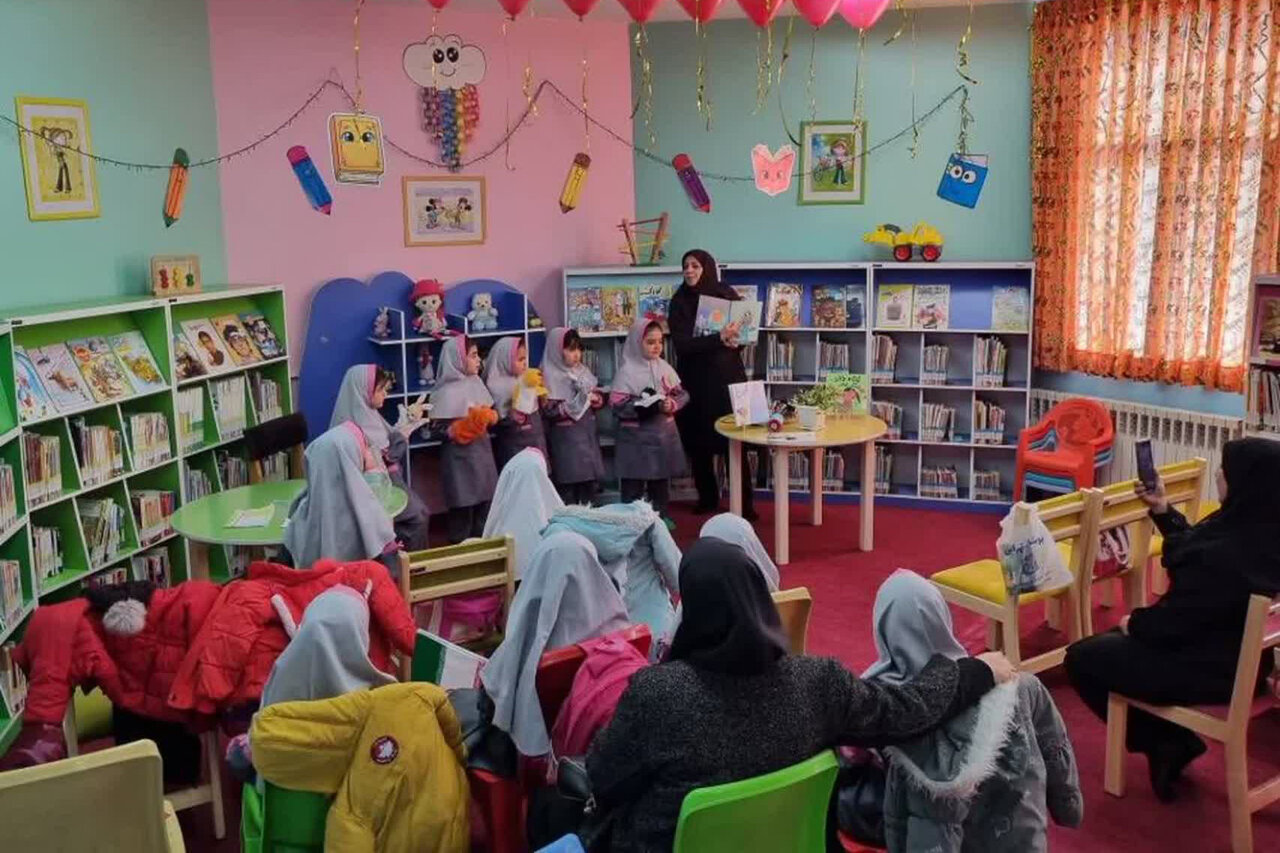 جشن انقلاب با طعم کتاب و هنر در کتابخانههای عمومی استان مرکزی