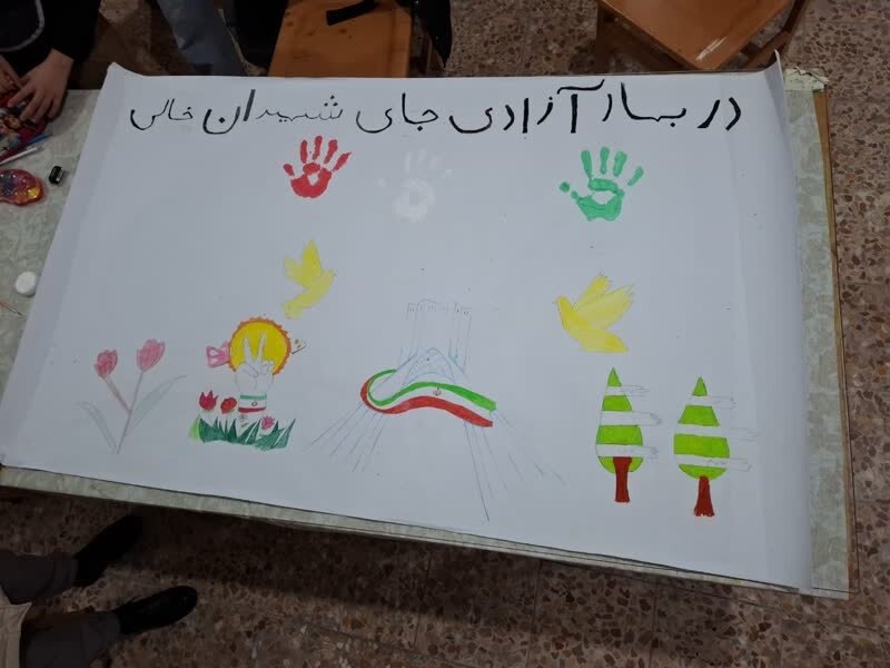 نقاشی گروهی در کتابخانه آل‌یاسین فریدونشهر به مناسبت دهه فجر
