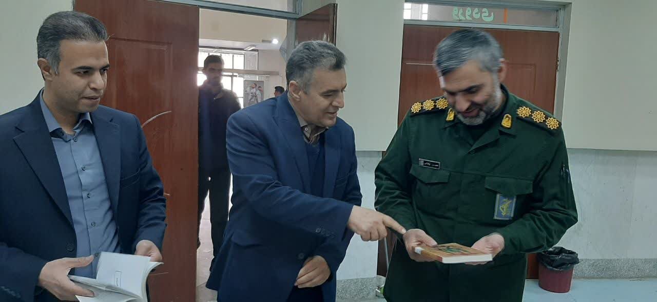 نمایشگاه آثار نخبگان کتاب شهرستان فریدن در حاشیه جشنواره جهادگران علم و فناوری برگزار شد