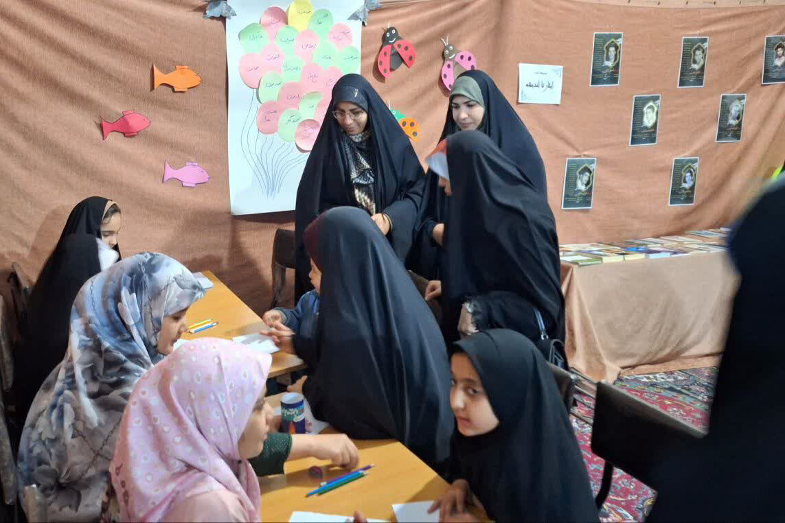 بازخوانی مفاهیم انقلاب اسلامی در کتابخانه‌های استان مرکزی