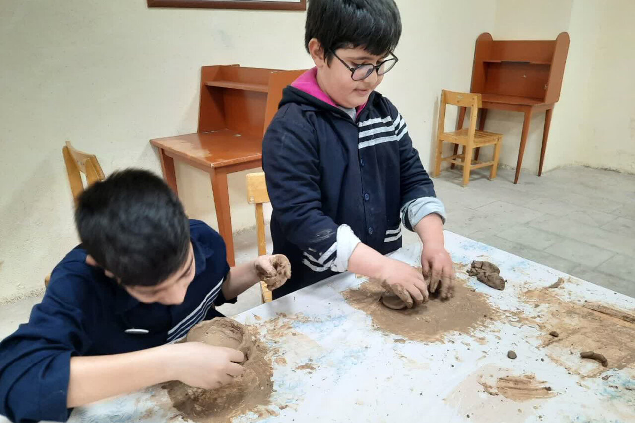 بازخوانی مفاهیم انقلاب اسلامی در کتابخانه‌های استان مرکزی