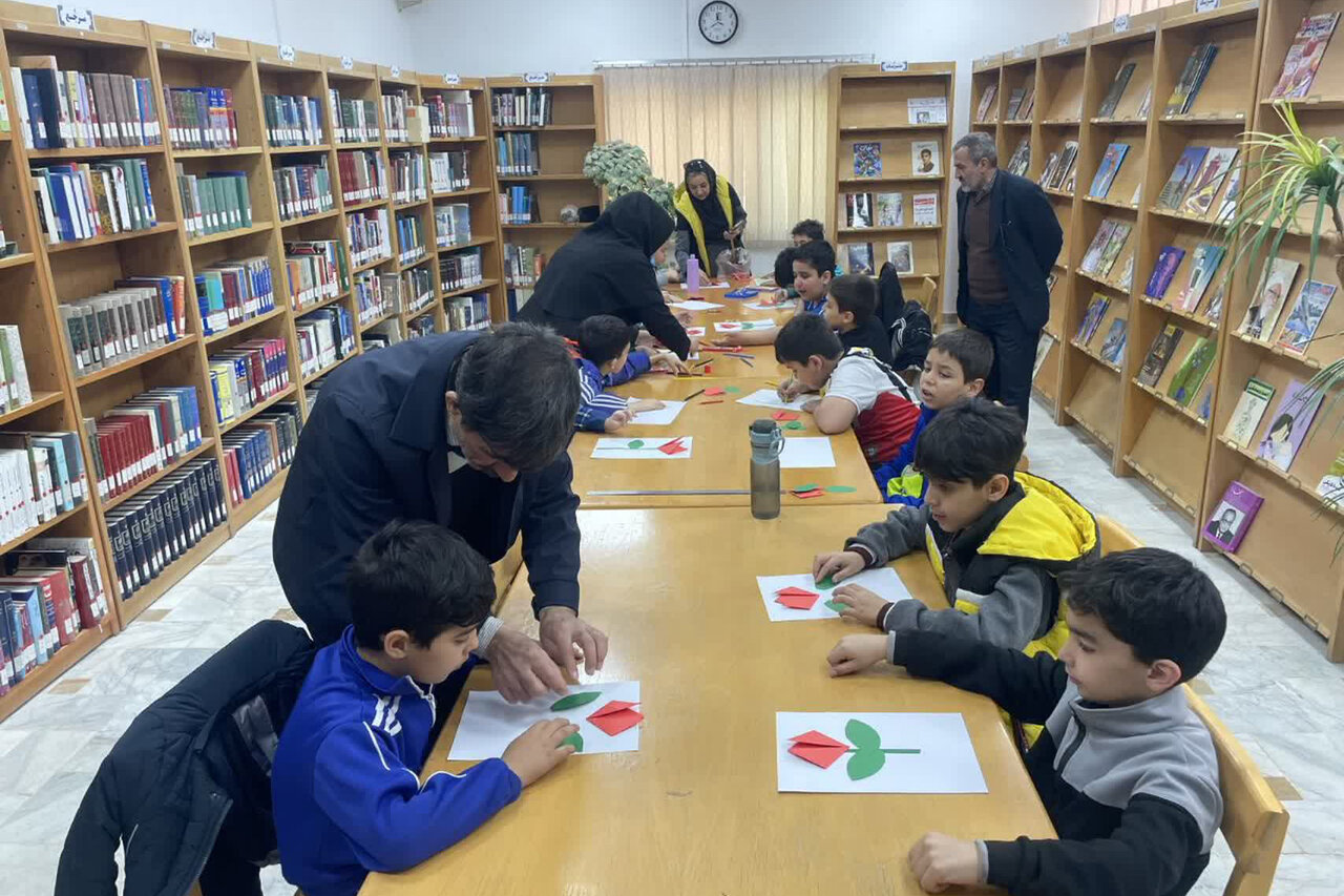 بازخوانی مفاهیم انقلاب اسلامی در کتابخانههای استان مرکزی