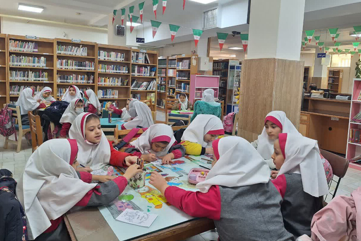 گرامیداشت سالروز پیروزی انقلاب اسلامی در کتابخانههای استان مرکزی