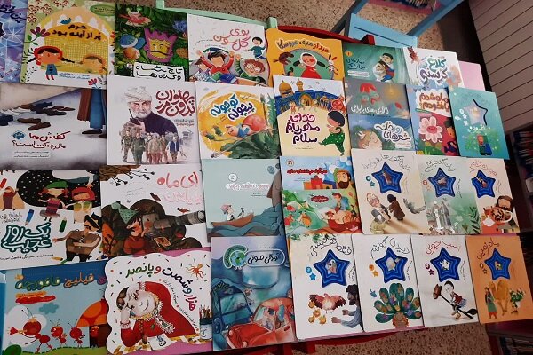 اهدای کتاب از سوی انتشارات آستان قدس رضوی به کتابخانه نبوت بوئین و میاندشت
