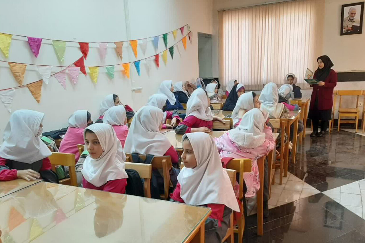 خلاقیت، مطالعه و قصههای انقلاب در کتابخانههای استان مرکزی